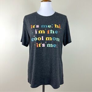 “It’s Me, Hi, I’m The Cool Mom” Graphic T-Shirt Medium Gray Short Sleeve Multi